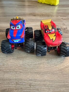 Disney Pixar Cars TORMENTOR FRIGHTENING MCMEAN Monster Truck Mater 1:43 Diecast
